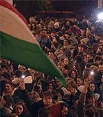 Rendszerbontó Nagykoncert: politikai üzenetek és tömegek a Hősök terén