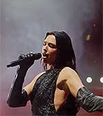 Egy energiákkal túlfűtött éjszaka emlékét adja át nekünk Dua Lipa